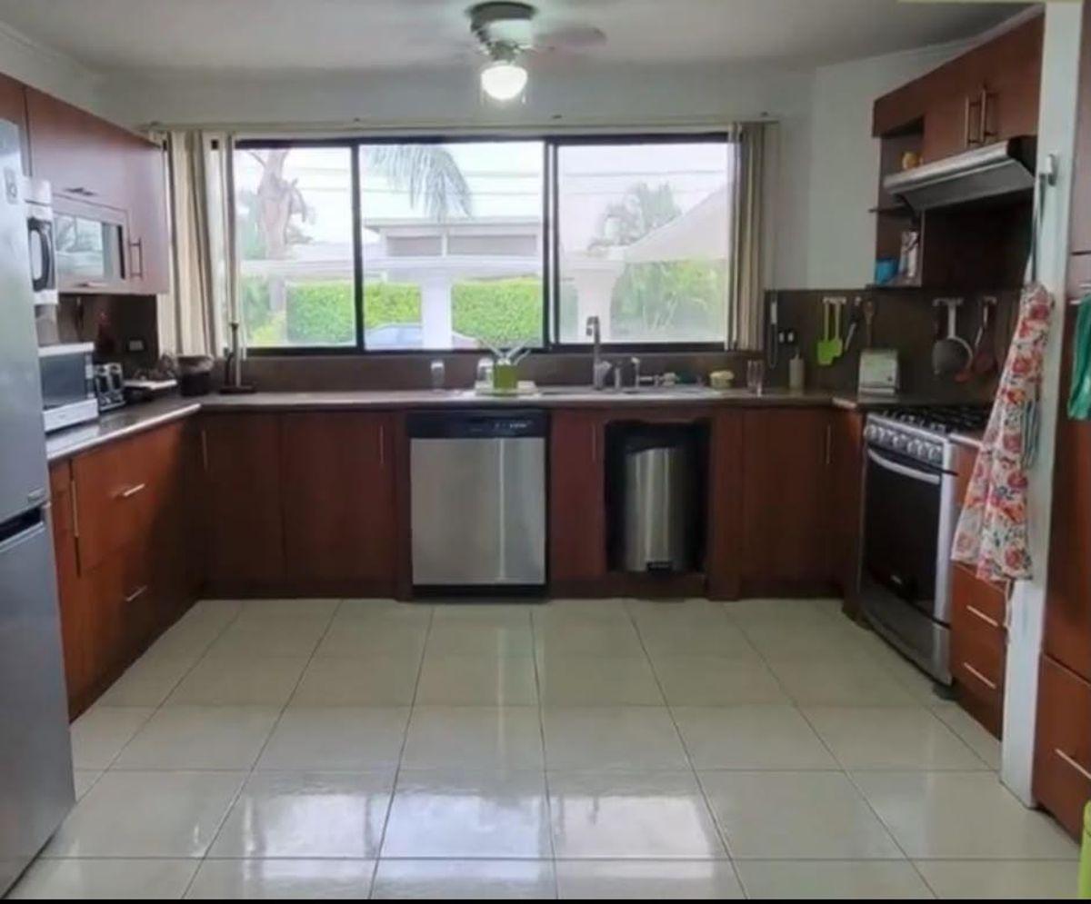 Samborondón - Guayaquil Tenis. Vendo Casa Esquinera, 5 Habitaciones, Patio con Piscina, Guayas — imagen 7