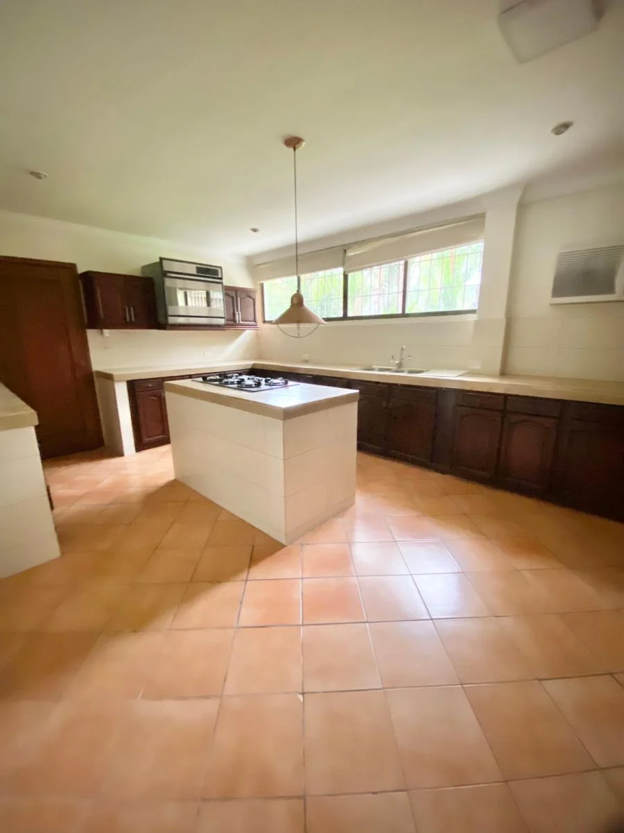 Casa de 495 m² con 3 Dorm. en Venta en Los Olivos, Guayas — imagen 3
