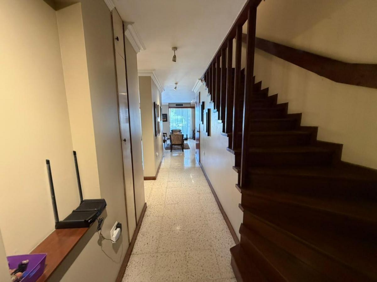 Casa en Venta con Seguridad 24/7 y Vista Panoramica, Lomas de Urdesa, Guayas — imagen 10