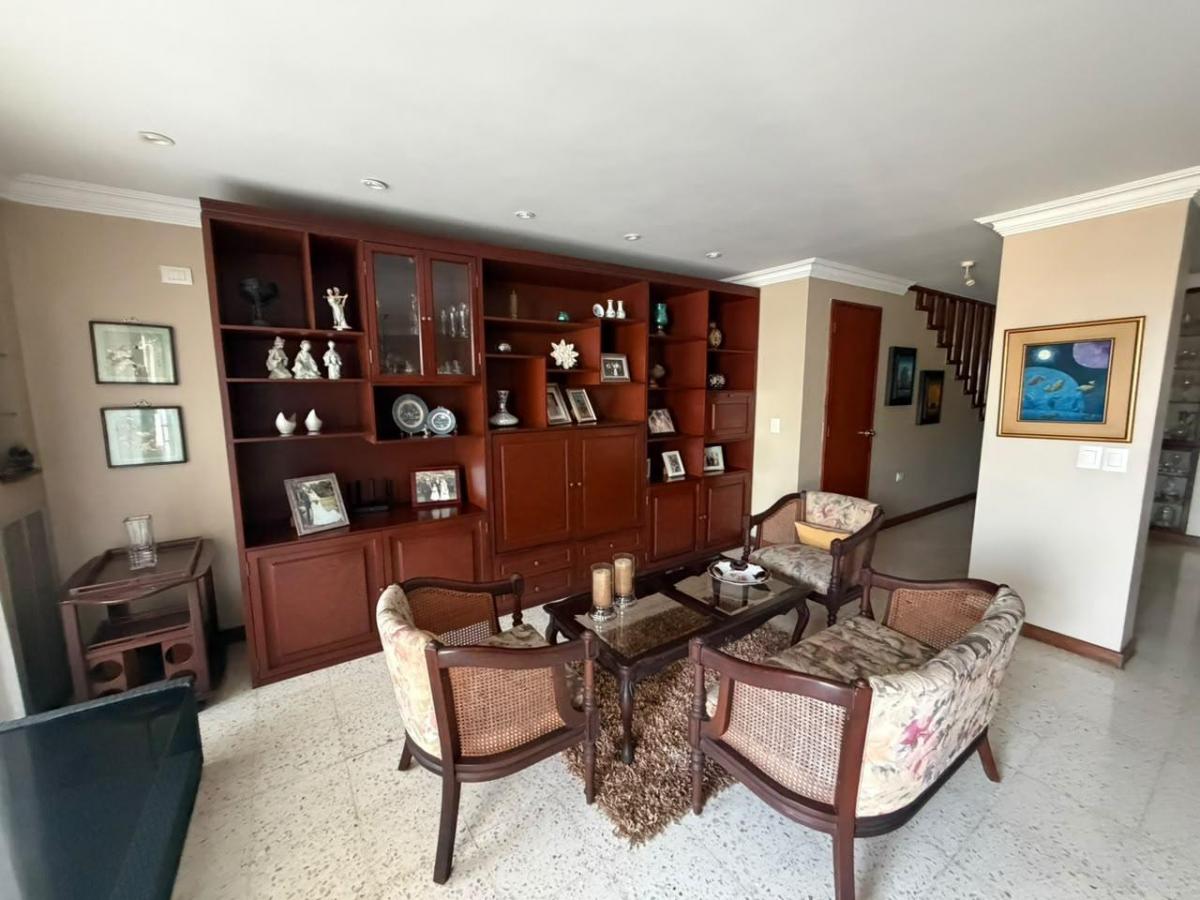 Casa en Venta con Seguridad 24/7 y Vista Panoramica, Lomas de Urdesa, Guayas — imagen 8