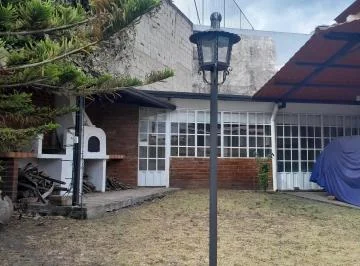Vendo Hermosa Casa con Terreno, Sector Embajada Americana, Conjunto Farsalia. Provincia de Pichincha — imagen 4