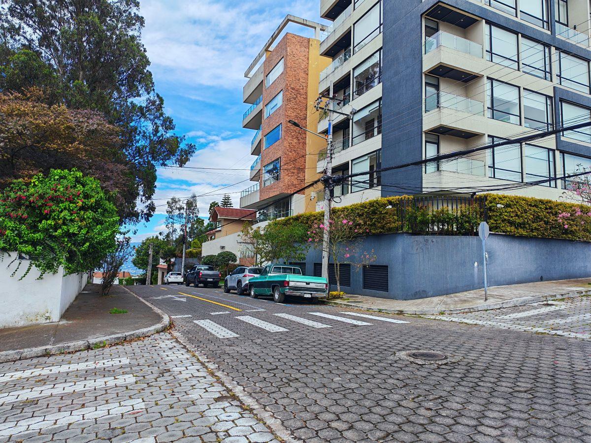 Altos de Monteserrin Lindo Penthouse Moderno, Edf Pequeño, 160 m Luminoso Dos Balcones $195.000, Oo — imagen 8