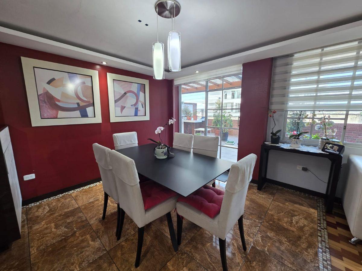 Departamento 3 Dorm. y Estudio con Patio Privado Bbq, 3 Parqueaderos en Granda Centeno. Provincia de Pichincha — imagen 3