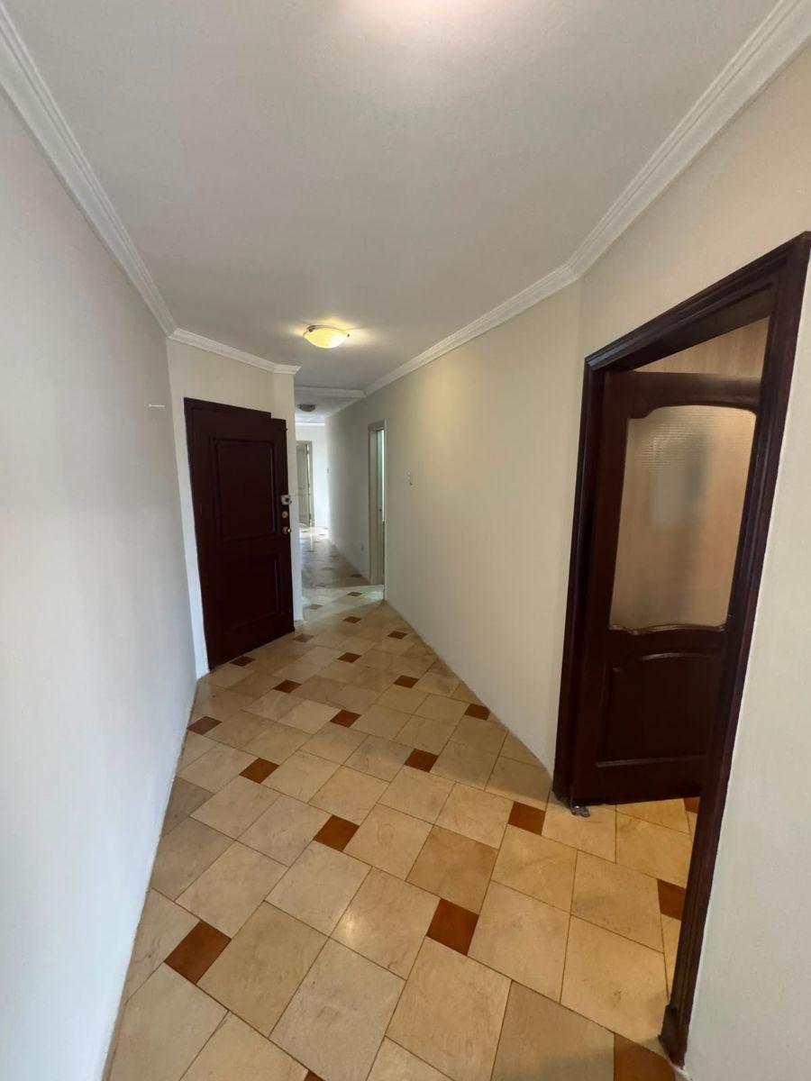 Amplio Departamento Zona Cerrada con Garaje, Kennedy Nueva/ Venta, Guayas — imagen 7