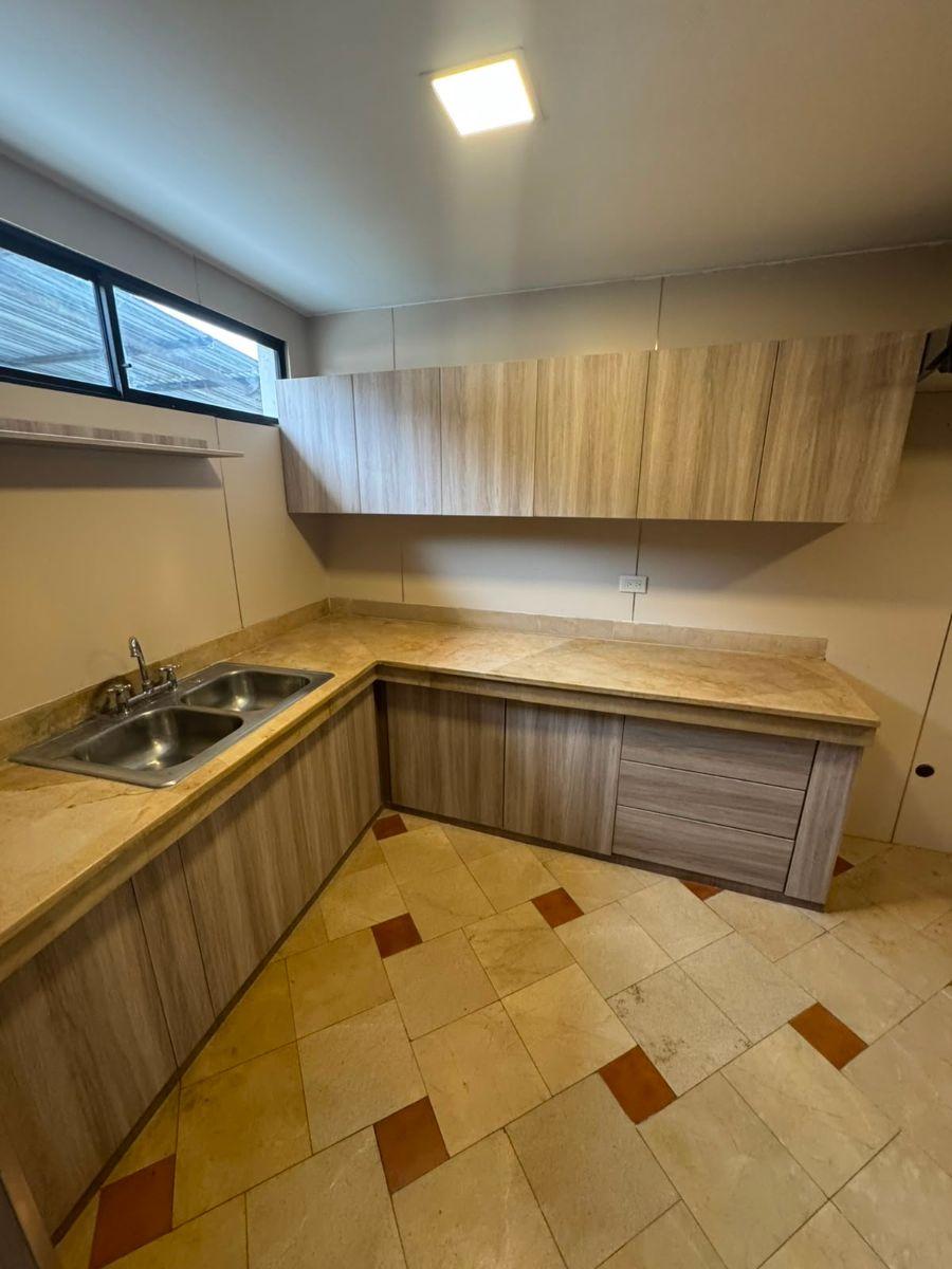 Amplio Departamento Zona Cerrada con Garaje, Kennedy Nueva/ Venta, Guayas — imagen 5