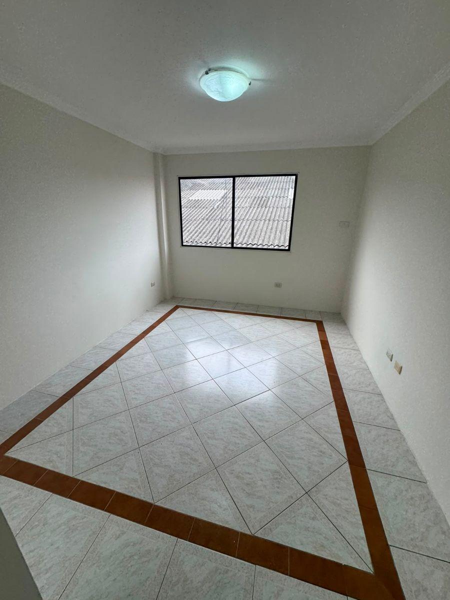 Amplio Departamento Zona Cerrada con Garaje, Kennedy Nueva/ Venta, Guayas — imagen 2
