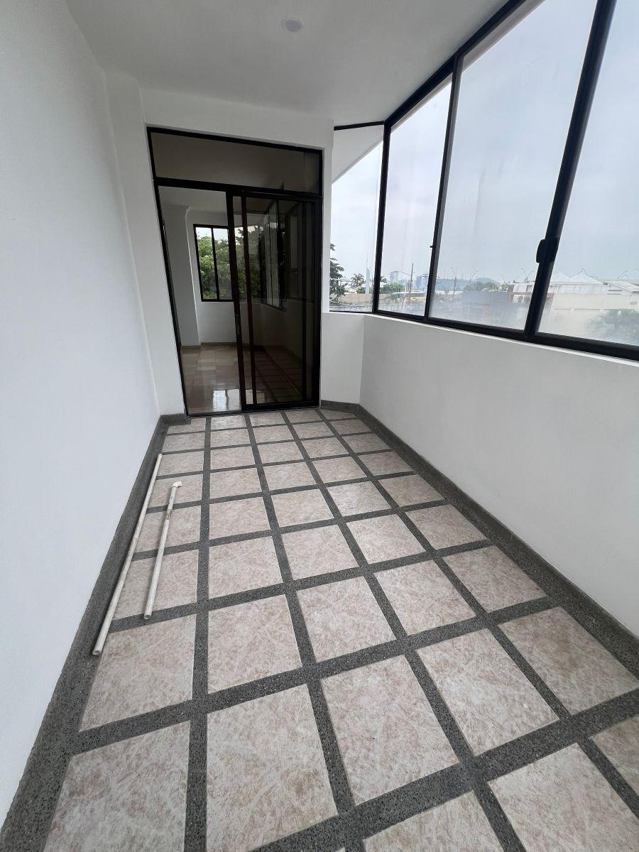 En Venta Departamento con Vista 2do Piso con Amplia Terraza, Guayas — imagen 8