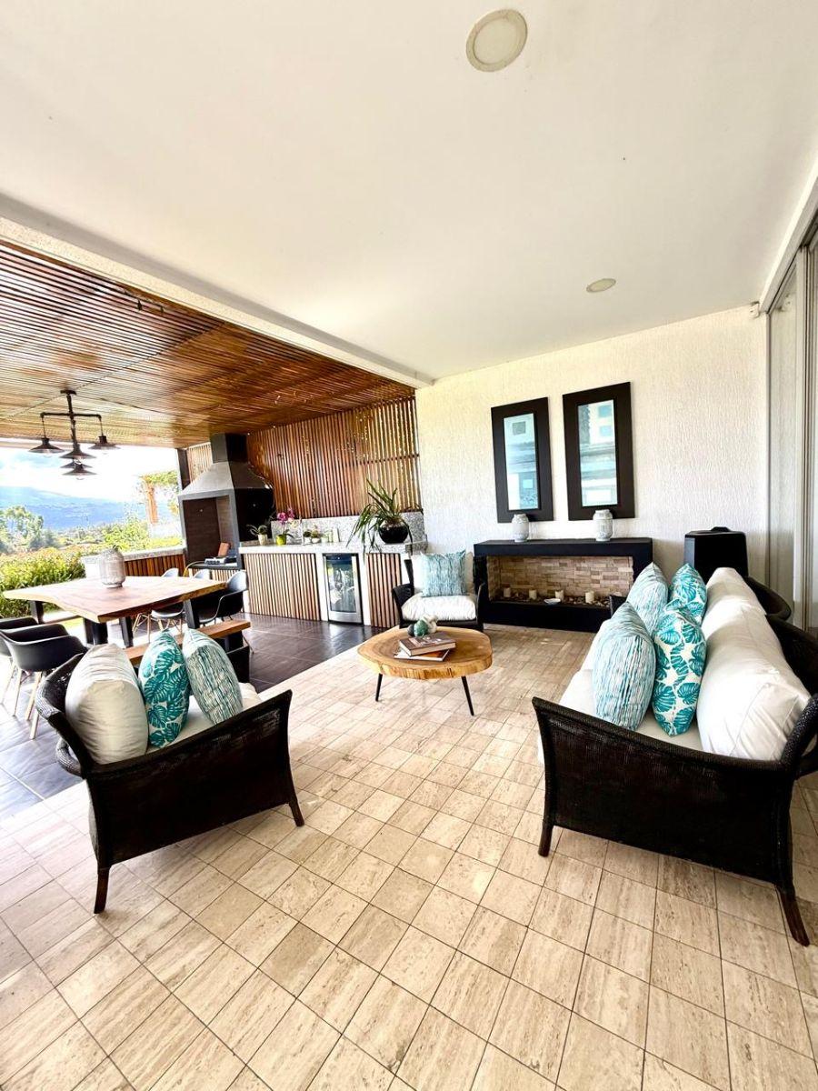 Casa Moderna de Venta en Puembo — imagen 10