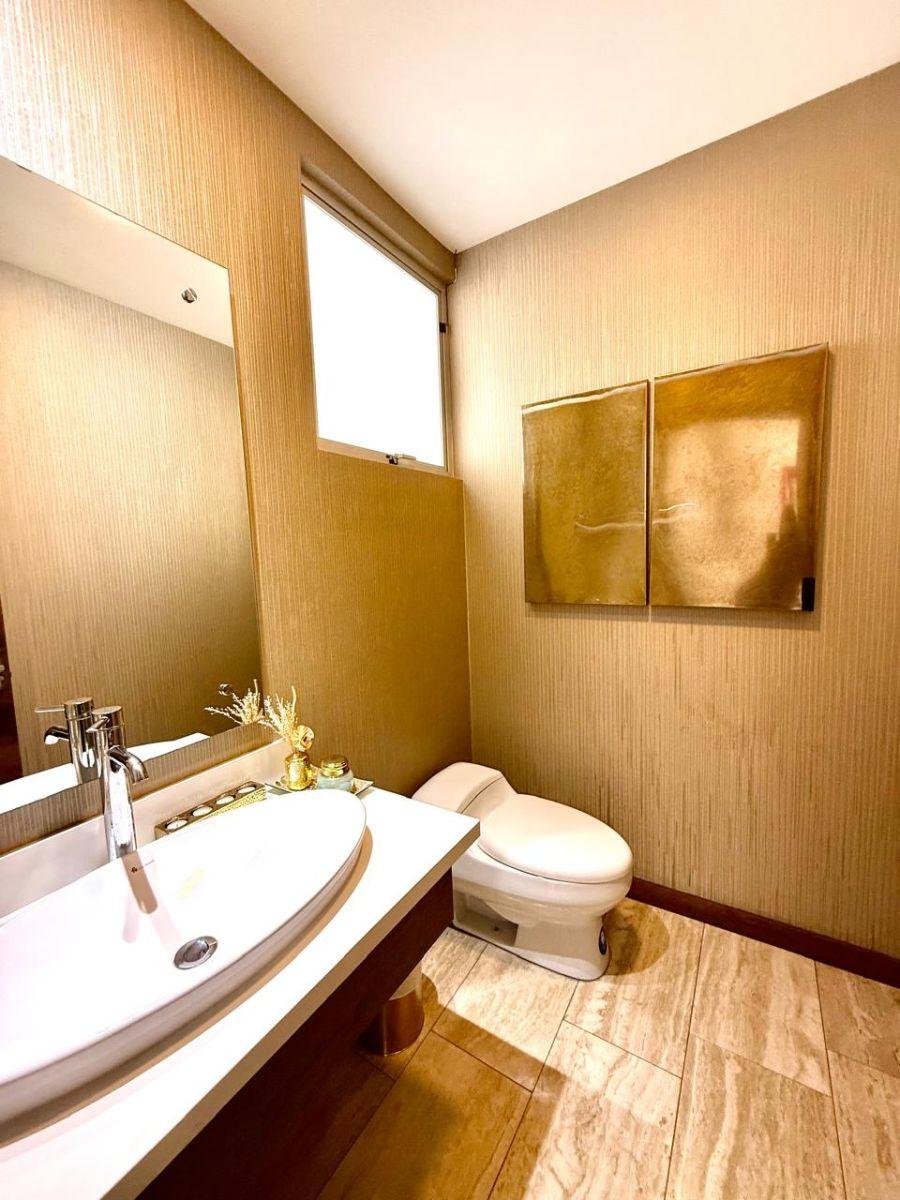 Casa Moderna de Venta en Puembo — imagen 8