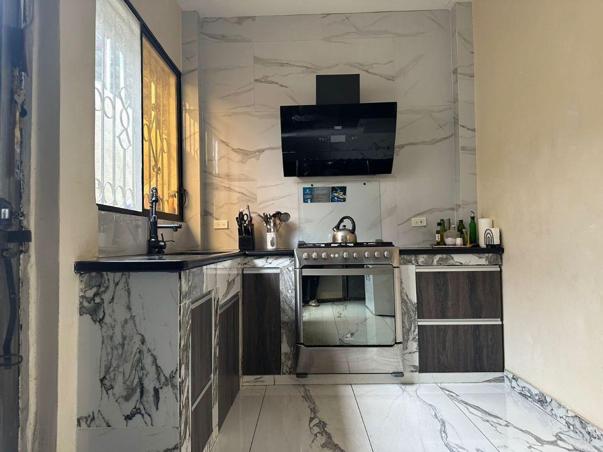 Casa Remodelada Lista Para Habitar en Los Ceibos Sector Tradicional - A. Blum, Guayas — imagen 4