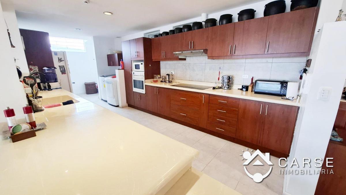 Amplio y Elegante Departamento en Venta, con Una Magnifica Vista Panorámica a La Ciudad, Azuay — imagen 8