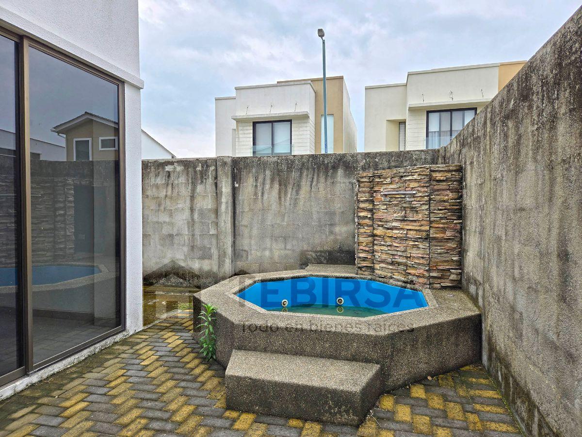 Casa Esquinera en Venta, 3 Dorm. y Jacuzzi - Urbanización Mallorca Village, Guayas — imagen 3