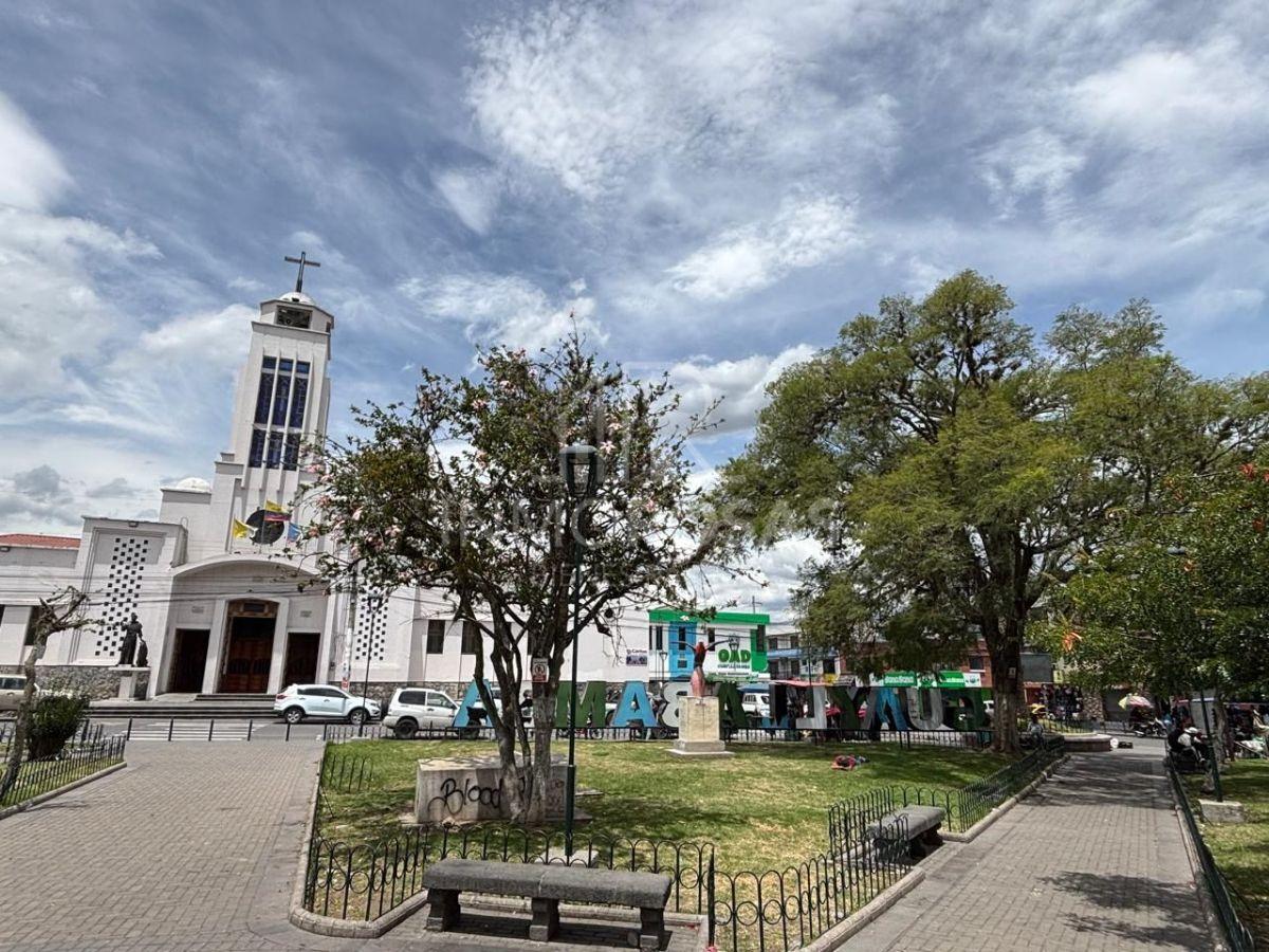 Hermoso Terreno $179.900 Excelente Ubicación 1.446,76 m² Zona Céntrica por La Av Simón Bolivar — imagen 7