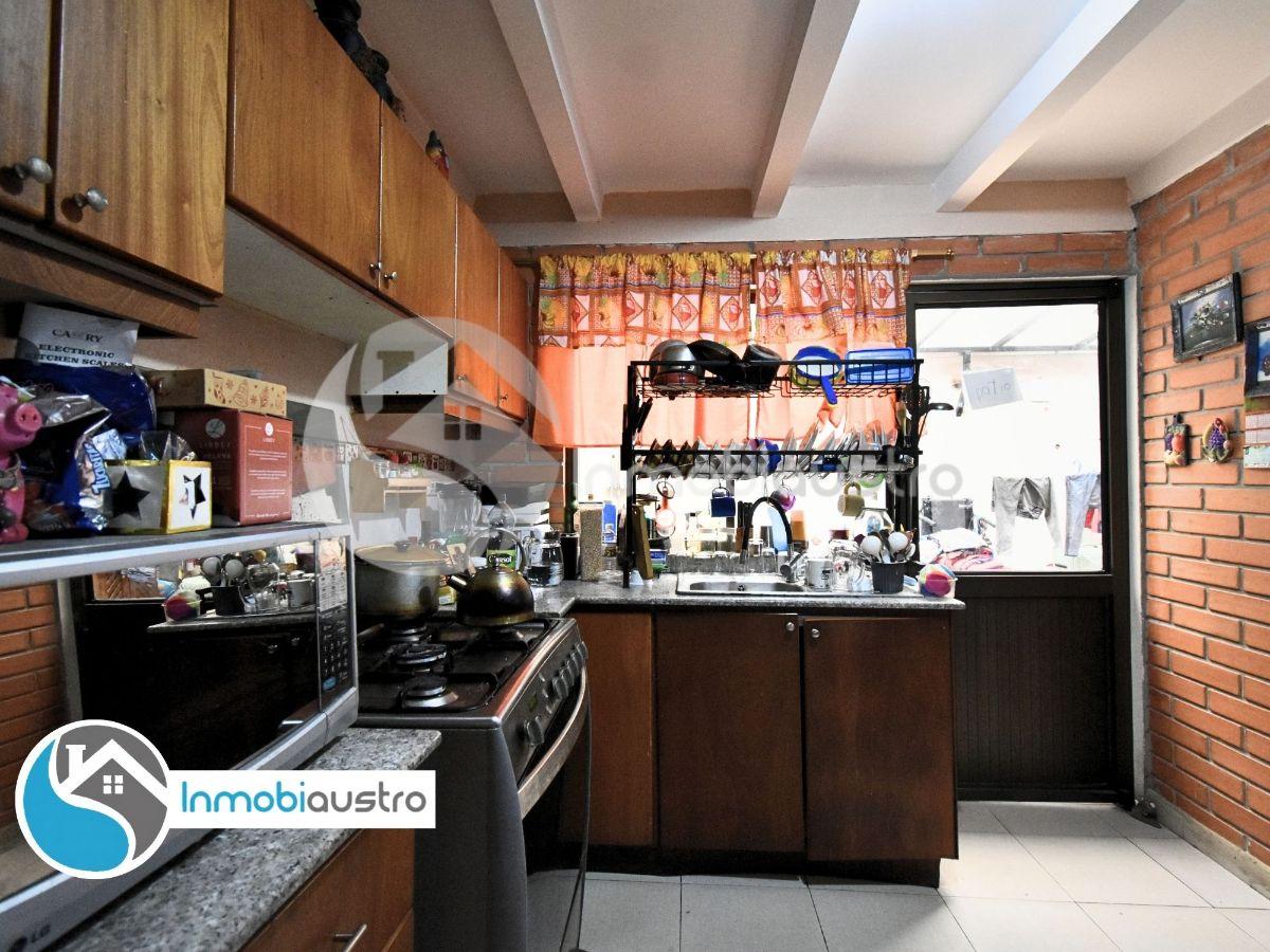 Miravalle, Venta de Casa con Amplio Patio, Azuay — imagen 3