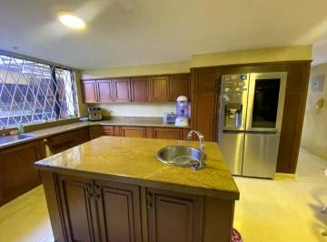 Hermosa Casa de Venta en La Kennedy Quito! — imagen 2