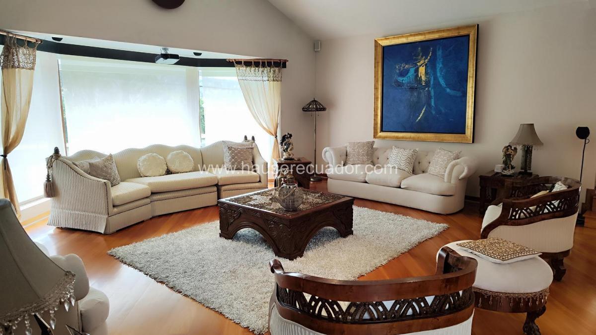 Casa Moderna en Cumbayá con Piscina, Cancha de Pádel, Gimnasio y 4 Hectáreas de Bosque Privado — imagen 4