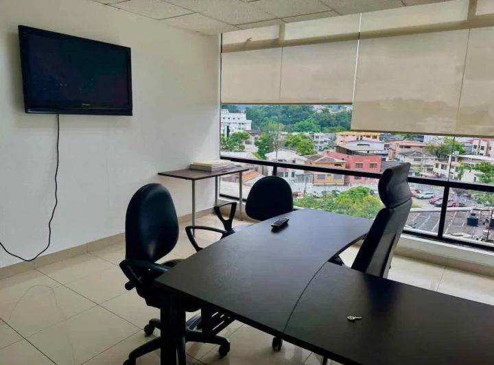 Norte de Guayaquil. Oficina Comercial de 50 m² en Venta Amoblada. Remodelada, Guayas — imagen 1