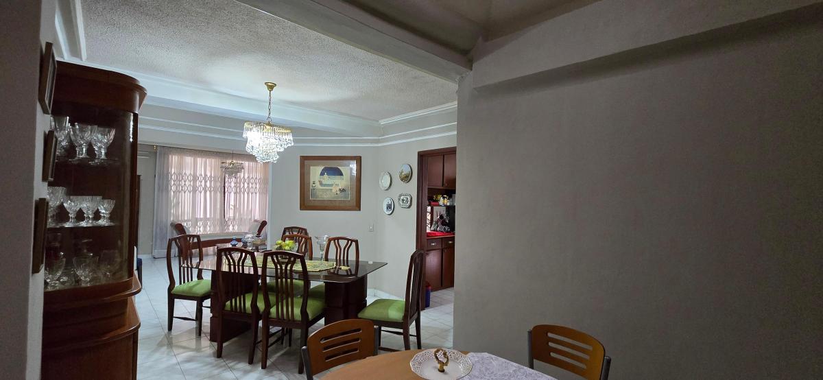 ¡Vendo Casa en Urdesa Central Sector Colegio Santo Domingo de Guzmán!, Guayas — imagen 7