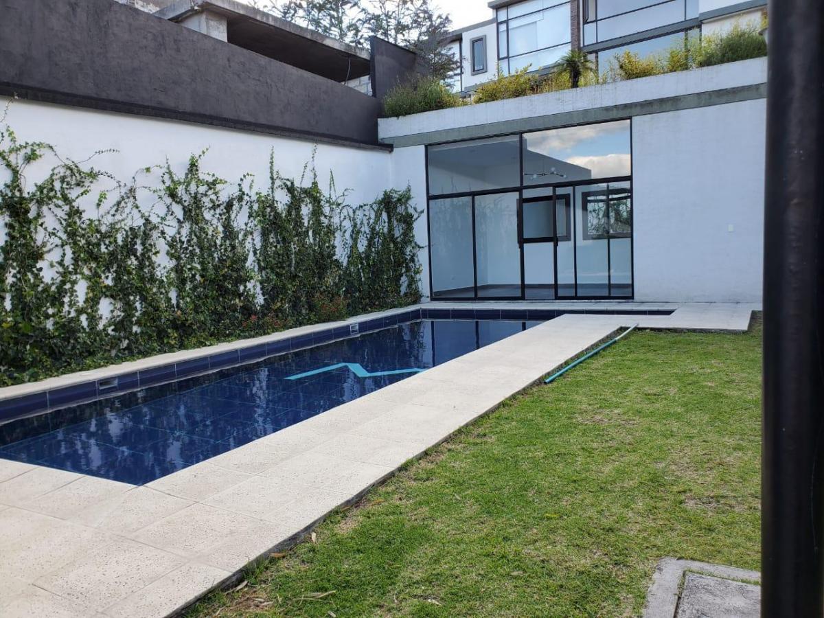 Vendo Linda y Amplia Casa - Cumbaya — imagen 2