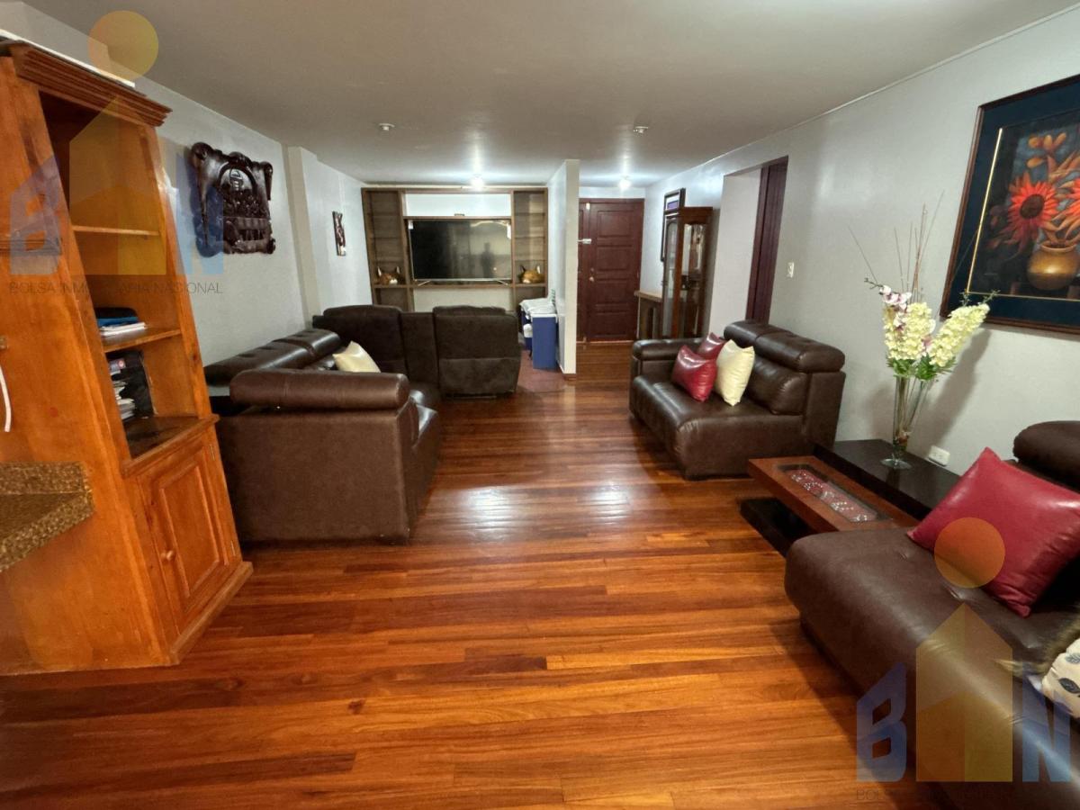 Ct Venta Amplio Departamento con Patio Primer Piso Alto en Urbanizacion Mastodontes, Carcelen — imagen 8