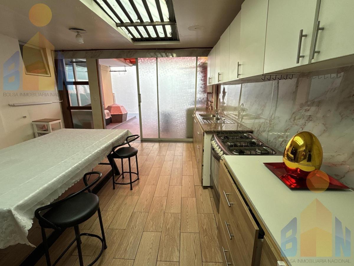 Ct Venta Amplio Departamento con Patio Primer Piso Alto en Urbanizacion Mastodontes, Carcelen — imagen 2