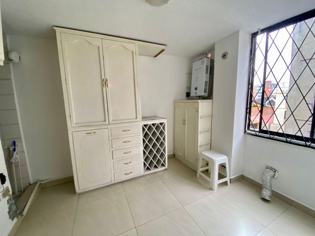 Venta de Departamento de Tres Dorm., Dos Parqueaderos, Sector Solca — imagen 6