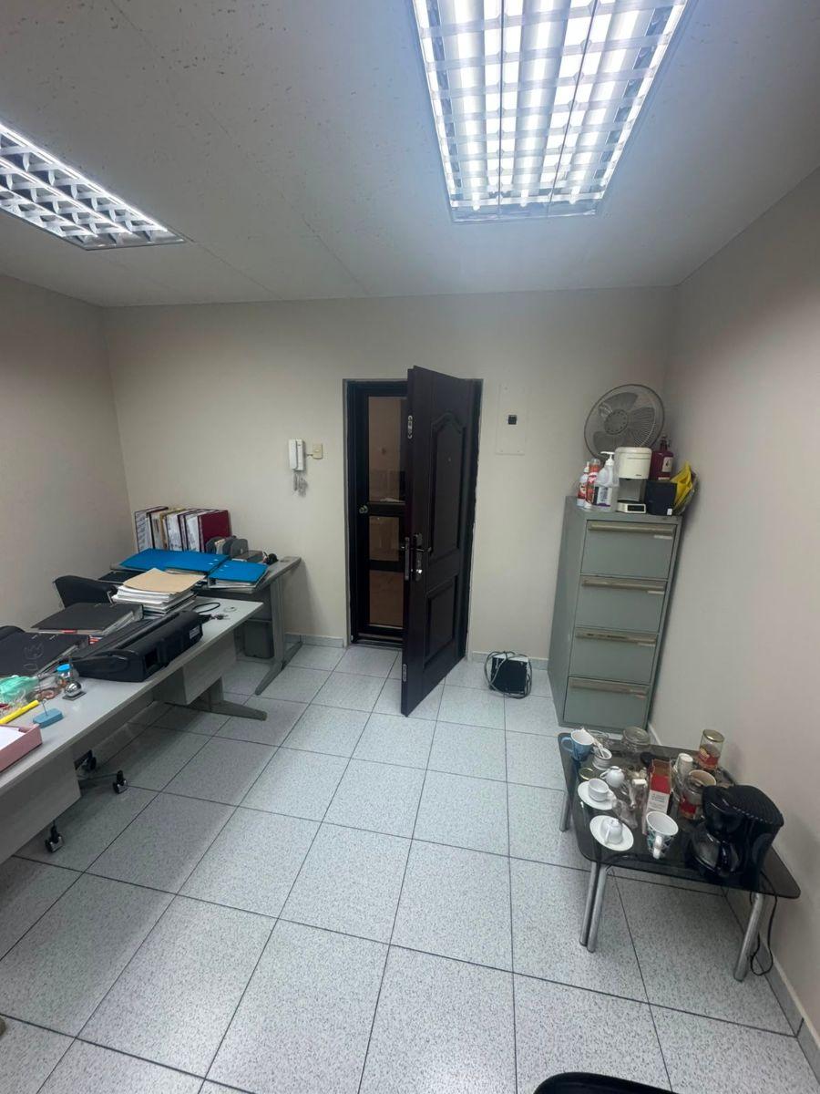 Oficina con Parqueo en Edf. Finec, Centro de Guayaquil - Venta, Guayas — imagen 6