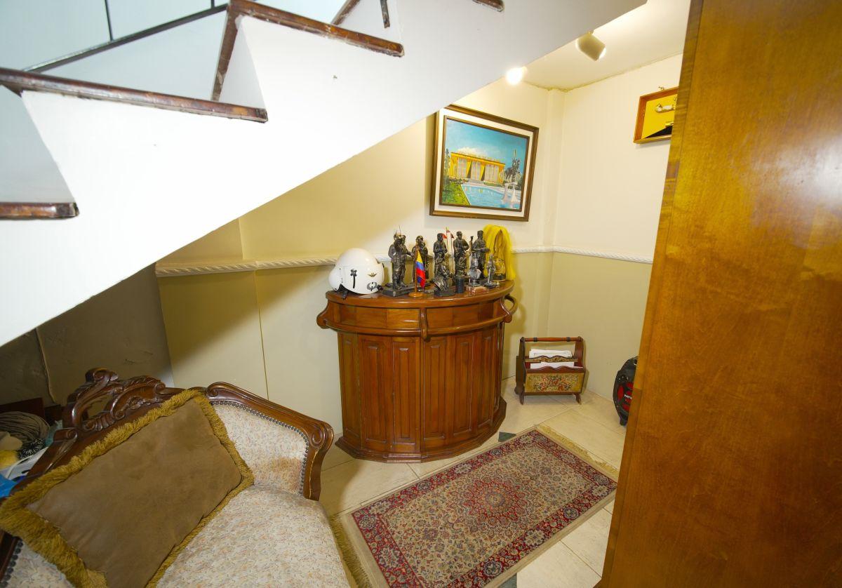 Casa de Venta 1.094 m² de Terreno y Casa de 3 Dorm.. Urb. San José del Valle. Conocoto — imagen 7