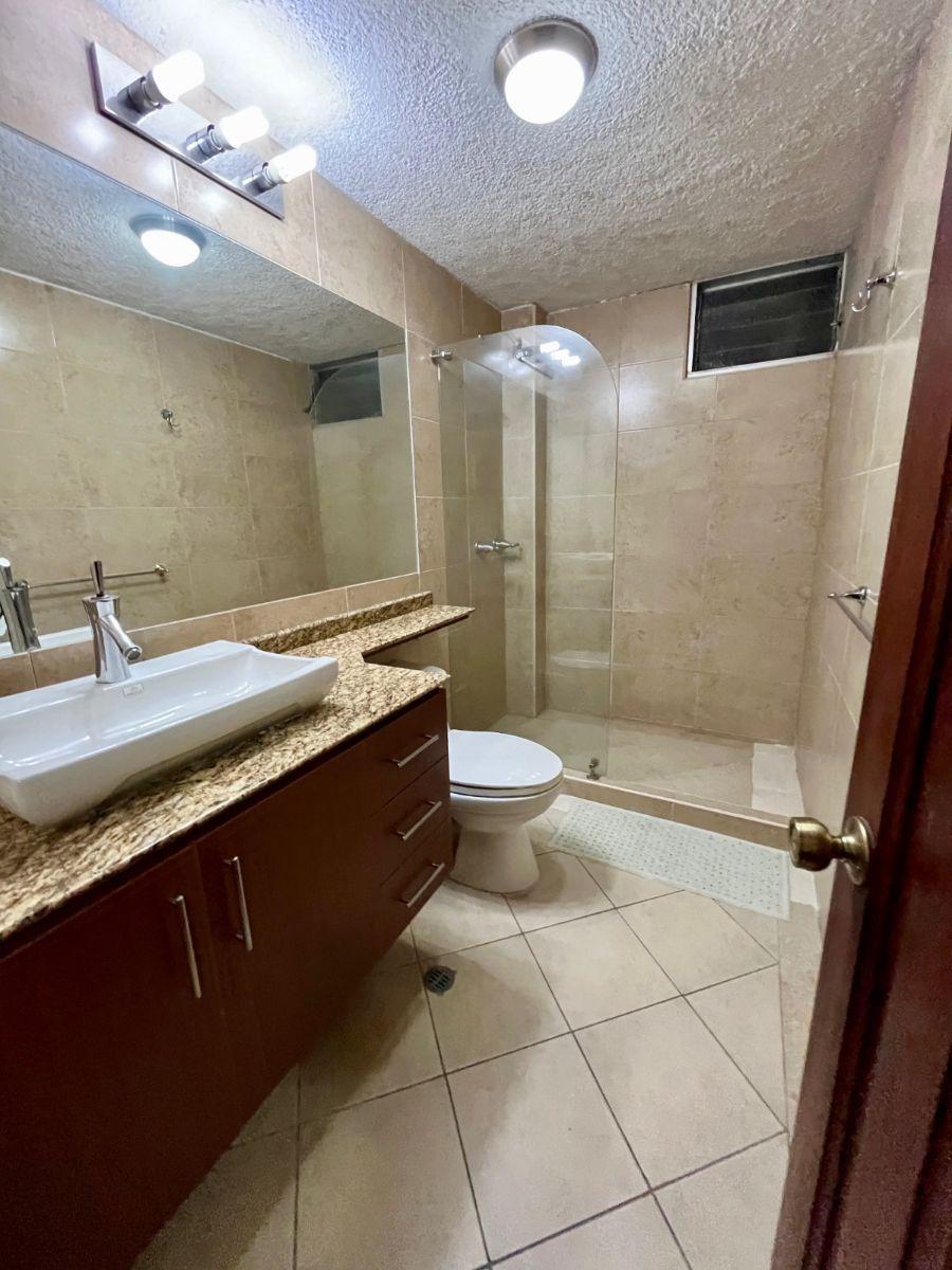 En Venta Departamento - Sector Gonzalez Suarez — imagen 2