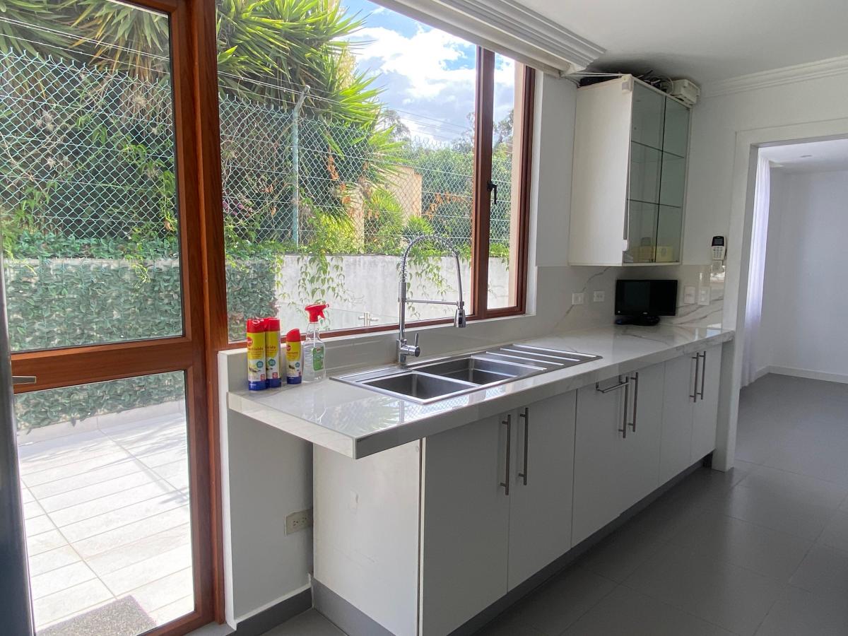 Departamento Venta, 3 Dorm, Terraza, Sector Reservorio - Colegio Menor. Flamante, Remodelado de Lujo — imagen 9