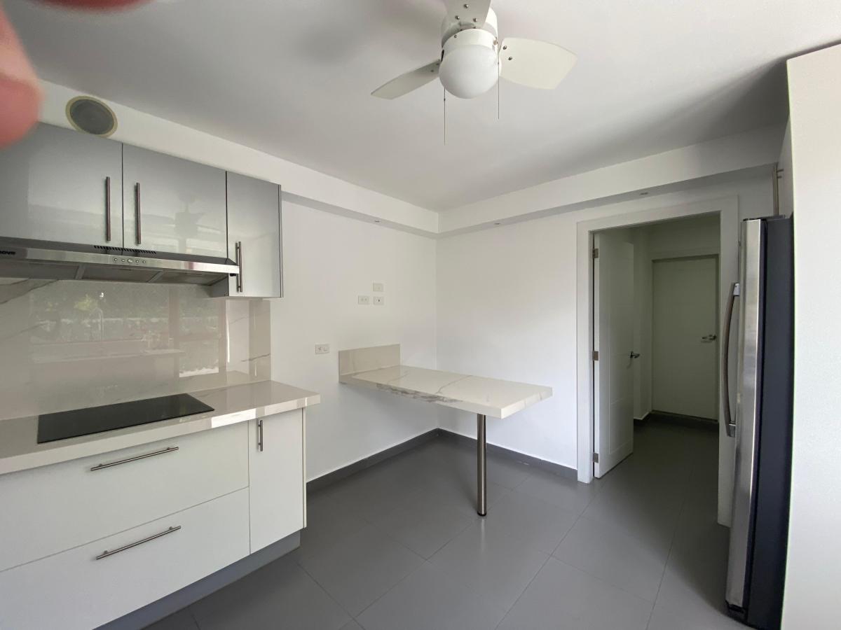 Departamento Venta, 3 Dorm, Terraza, Sector Reservorio - Colegio Menor. Flamante, Remodelado de Lujo — imagen 6