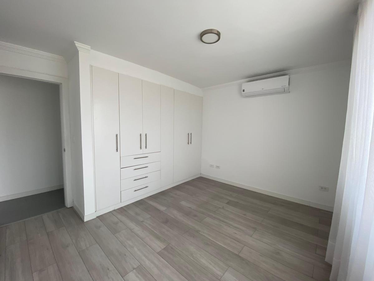 Departamento Venta, 3 Dorm, Terraza, Sector Reservorio - Colegio Menor. Flamante, Remodelado de Lujo — imagen 3