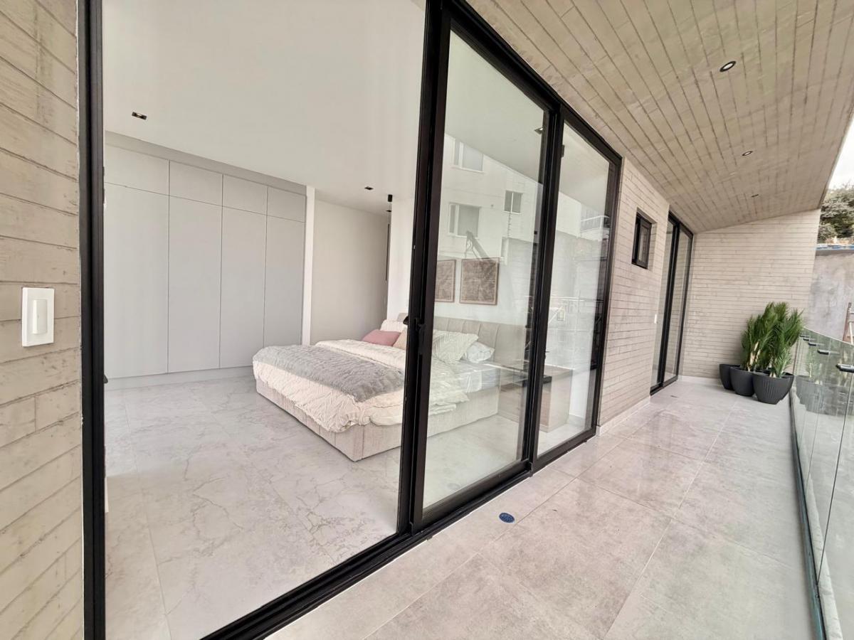 Ira Venta Departamento 113.42 m² con Terraza Sector Santa Lucia de Cumbaya — imagen 8