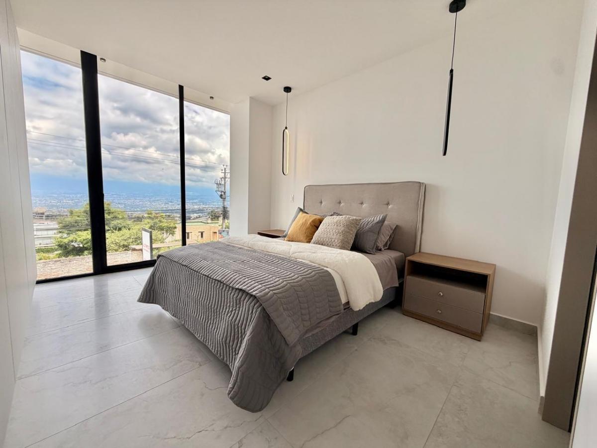 Ira Venta Departamento 113.42 m² con Terraza Sector Santa Lucia de Cumbaya — imagen 6