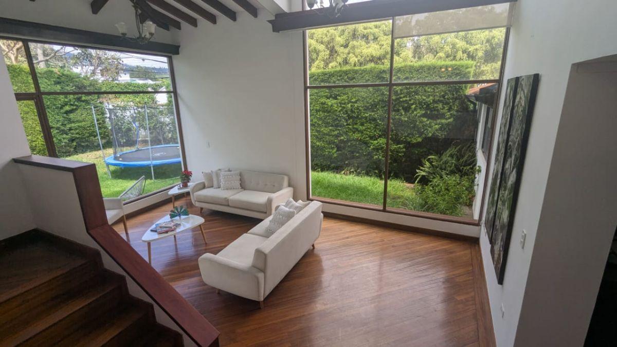 Casa 4 Dorm. de Venta en Cumbaya Sector El Reservorio — imagen 2