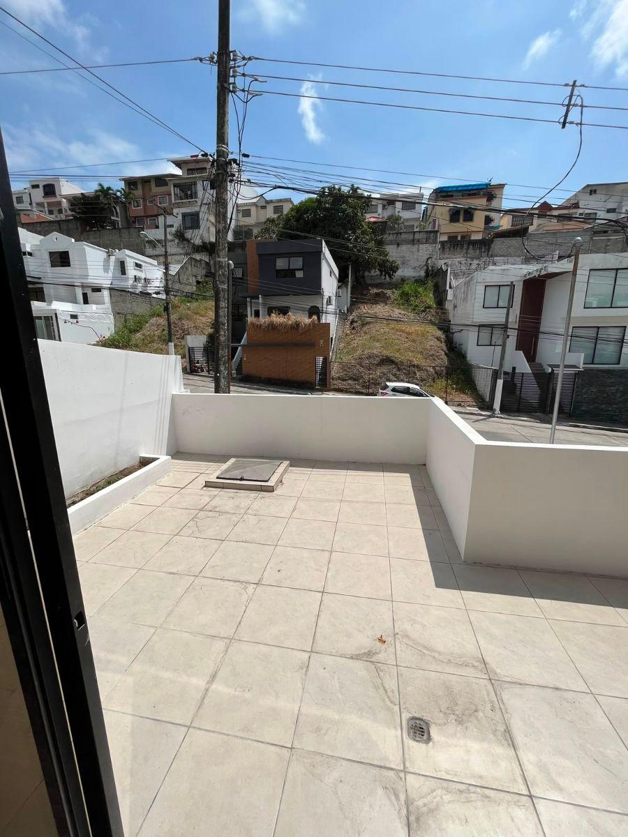 Vendo Linda Casa Remodelada en Ceibos Norte, a Desnivel, 4 Dorm., Terraza, Guayas — imagen 3
