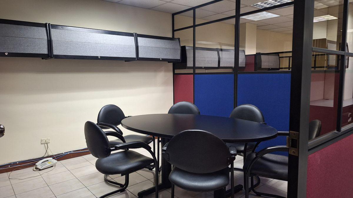 Oportunidad Oficina Amoblada Vendo por Viaje 65 m — imagen 4