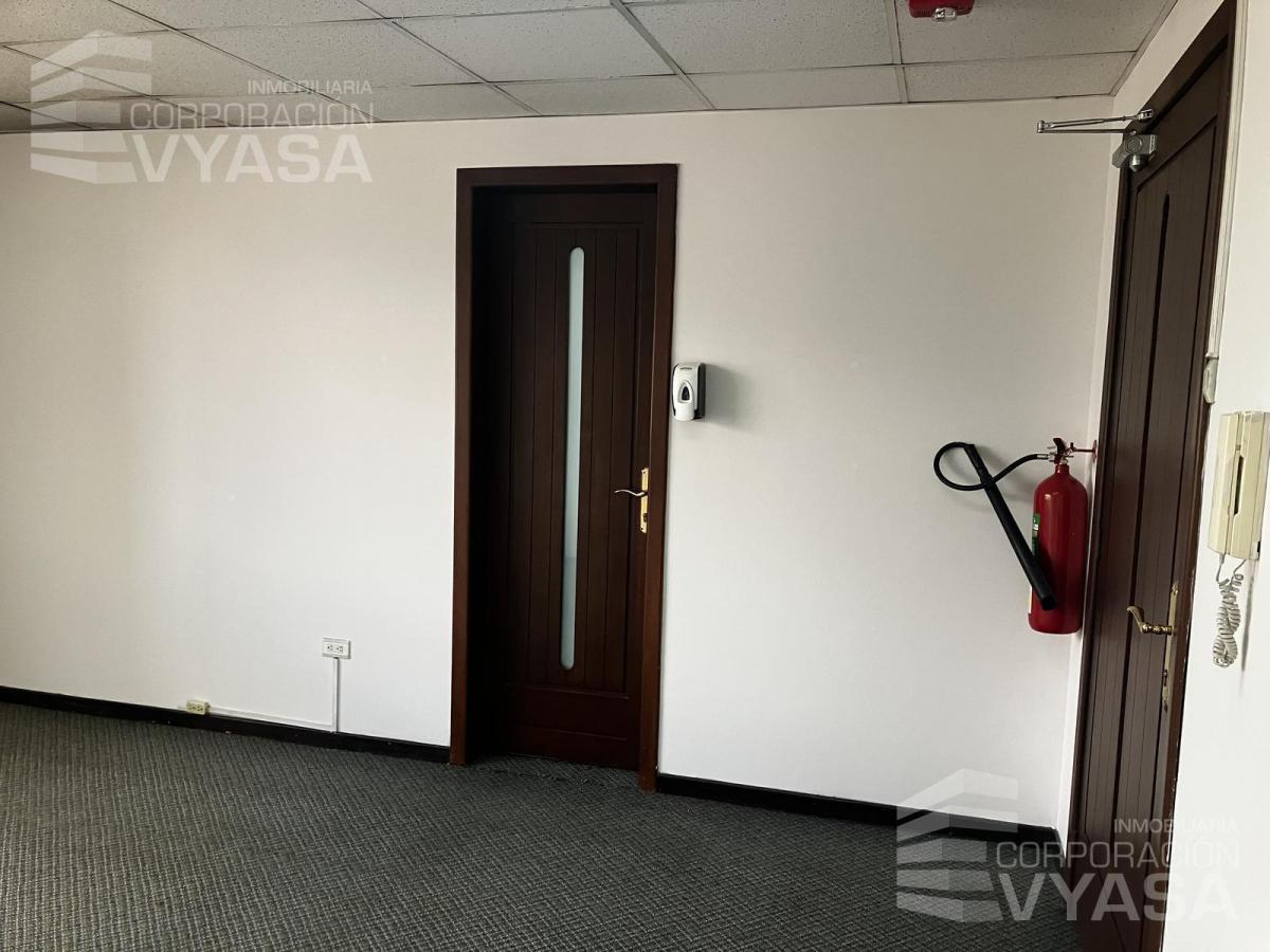 Carolina - Amazonas y Rumipamba, Oficina de Venta 70 m² — imagen 8