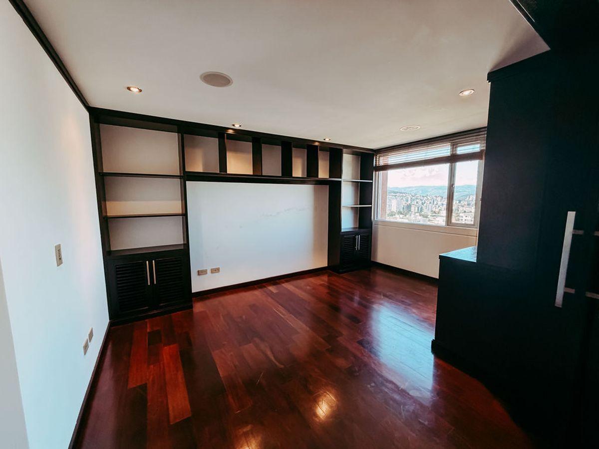 Exclusivo Departamento de Lujo en Venta en Quito Tenis. 7 Mo Piso — imagen 2