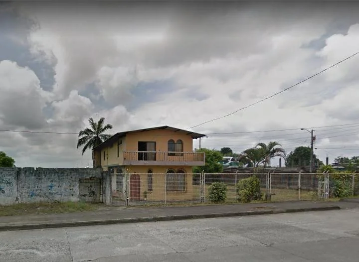 Puente Sur, Terreno Comercial Esquinero. Construcciòn de Dos Plantas 1.390 m². Los Ríos — imagen 1