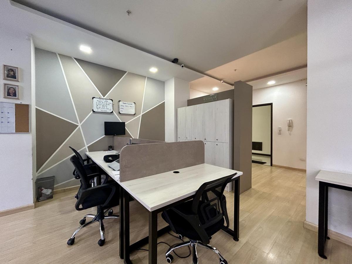 Venta de Oficina Amoblada con Patio en La Pradera — imagen 9
