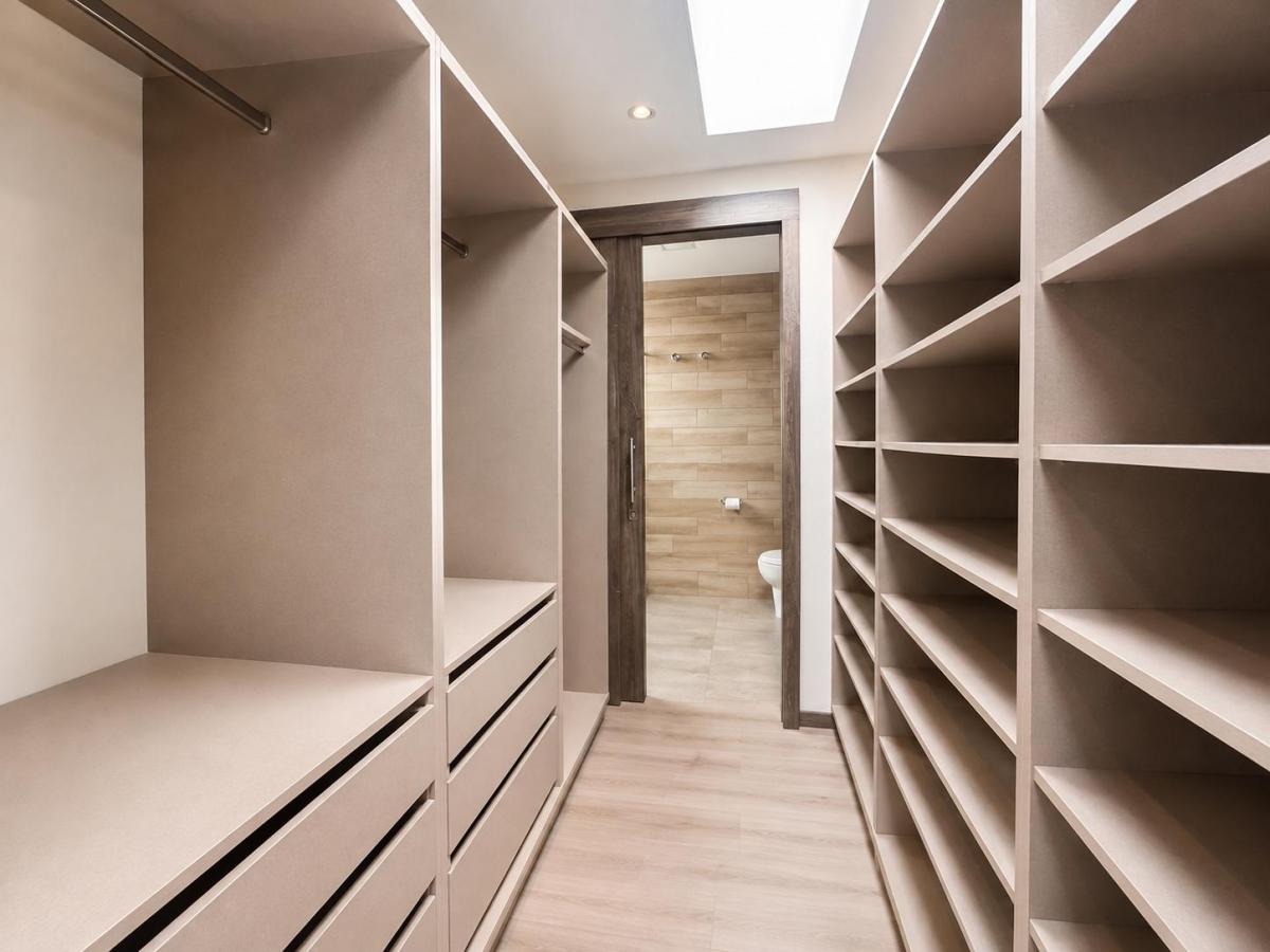 Vendo Espectacular Casa, con Vista Inigualable en Nayon — imagen 7