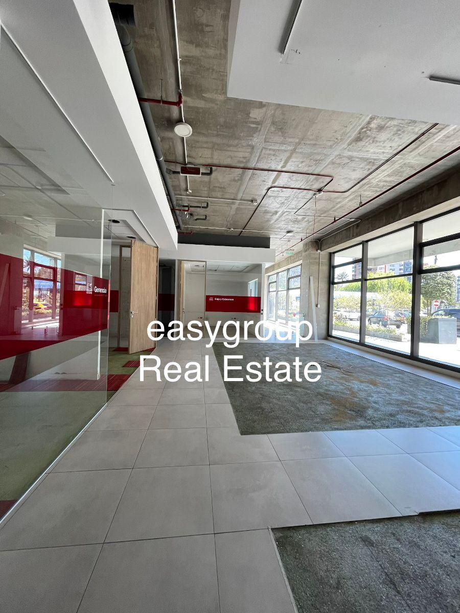 Oficina Comercial de 350 m² Ymas 8 Parqueos Venta y Alquiler en La Carolina Plaza Argentina — imagen 6