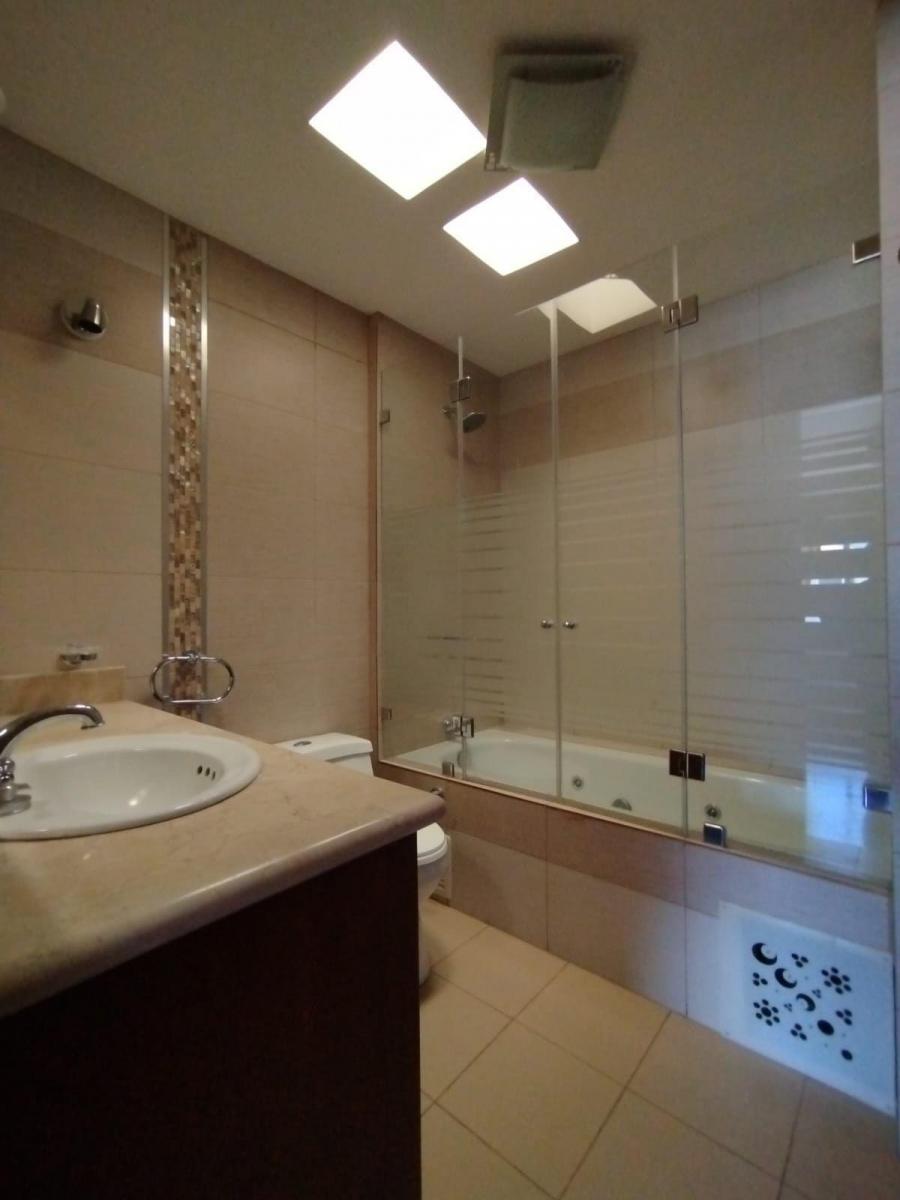Casa Esquinera en Venta en Tumbaco – Intervalles | 180 m² de Construcción, Jardín y 3 Dorm. — imagen 2