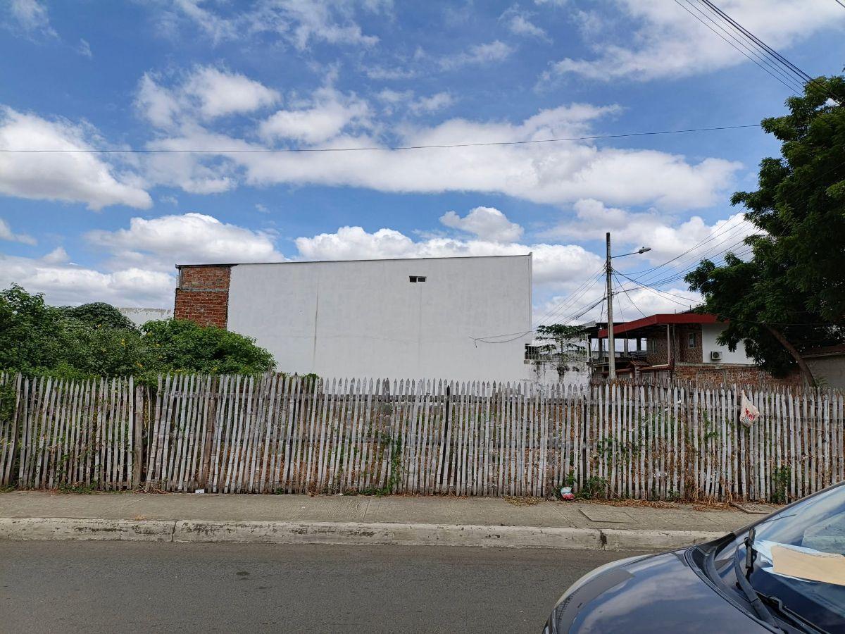 Terreno en Venta, Último Terreno Esquinero en Ese Sector, Manabí — imagen 2