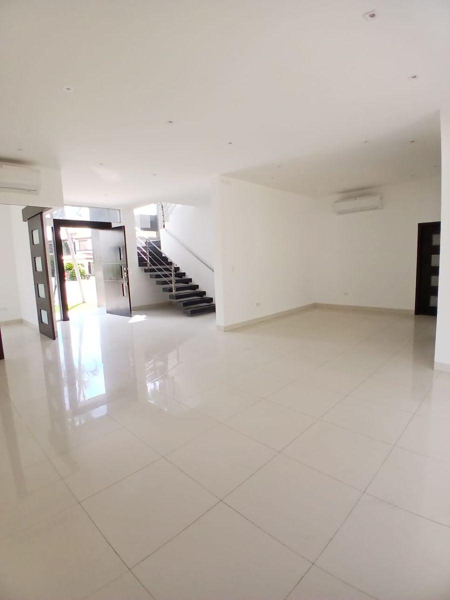 Casa en Venta con Piscina y 4 Dorm. en Km 7 Via Samborondón, Guayas — imagen 6