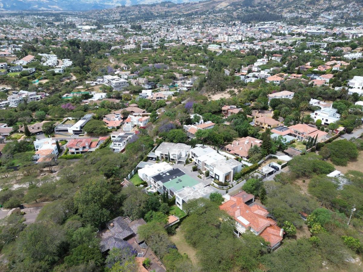 Moderna Casa de Venta Ubicada Dentro de Conjunto, Dentro de La Urbanización La Viña — imagen 2
