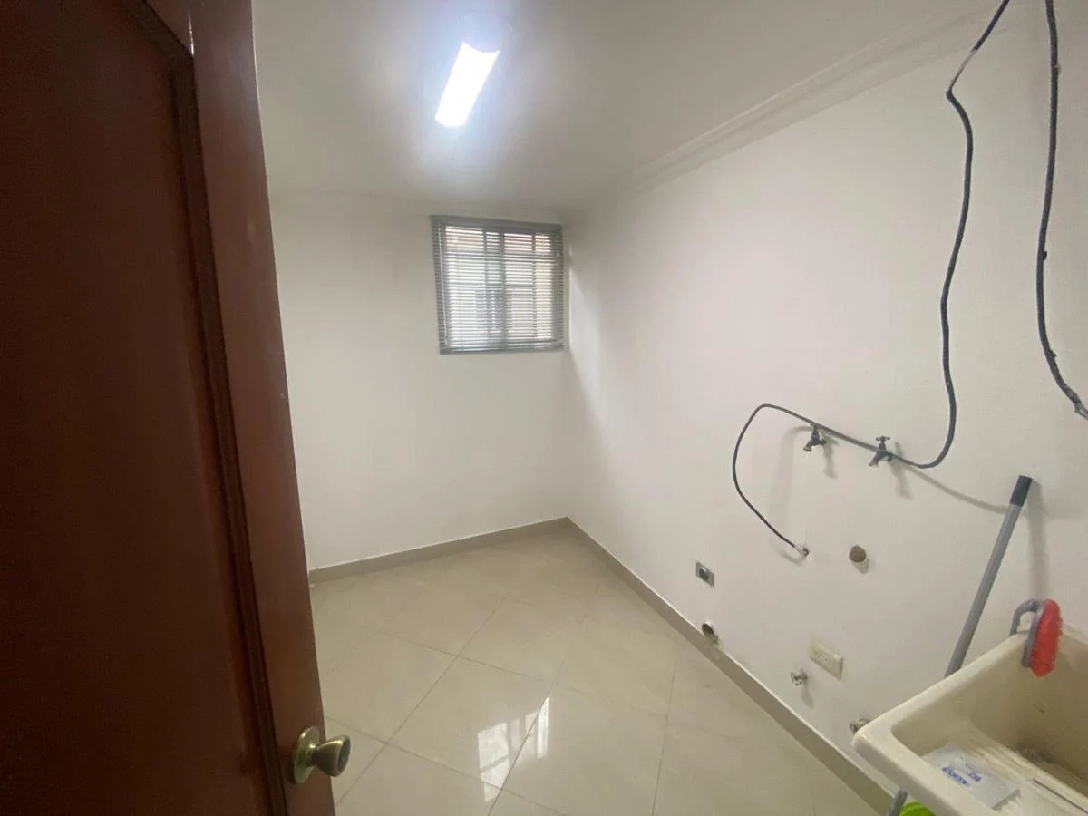 Departamento - en Venta – Kennedy Norte con Parqueo, Guayas — imagen 4