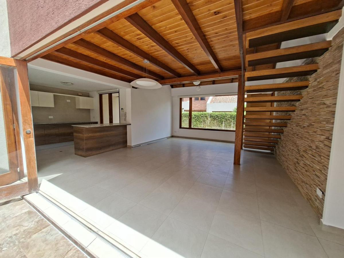 Vendo Hermosa Casa a 5 Minutos del Colegio Menor — imagen 4