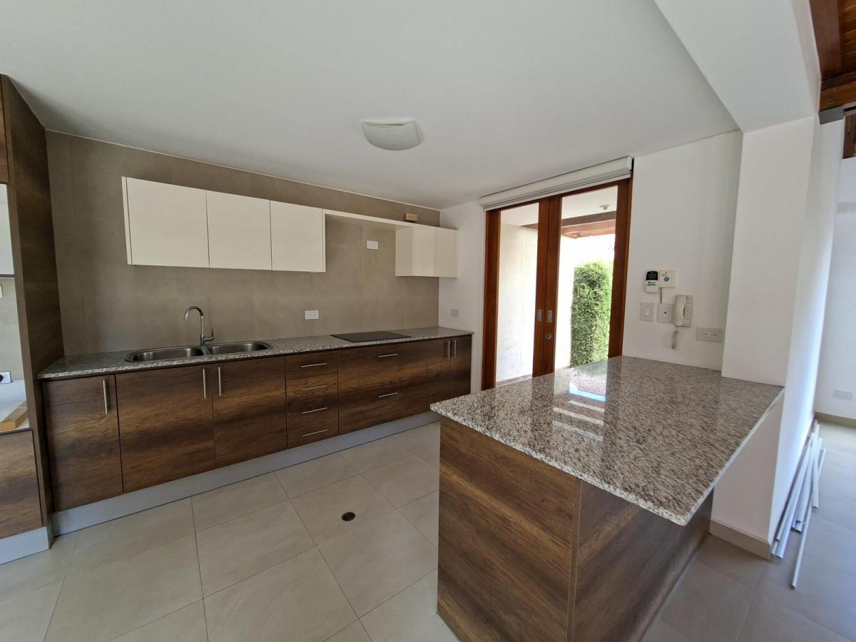 Vendo Hermosa Casa a 5 Minutos del Colegio Menor — imagen 3